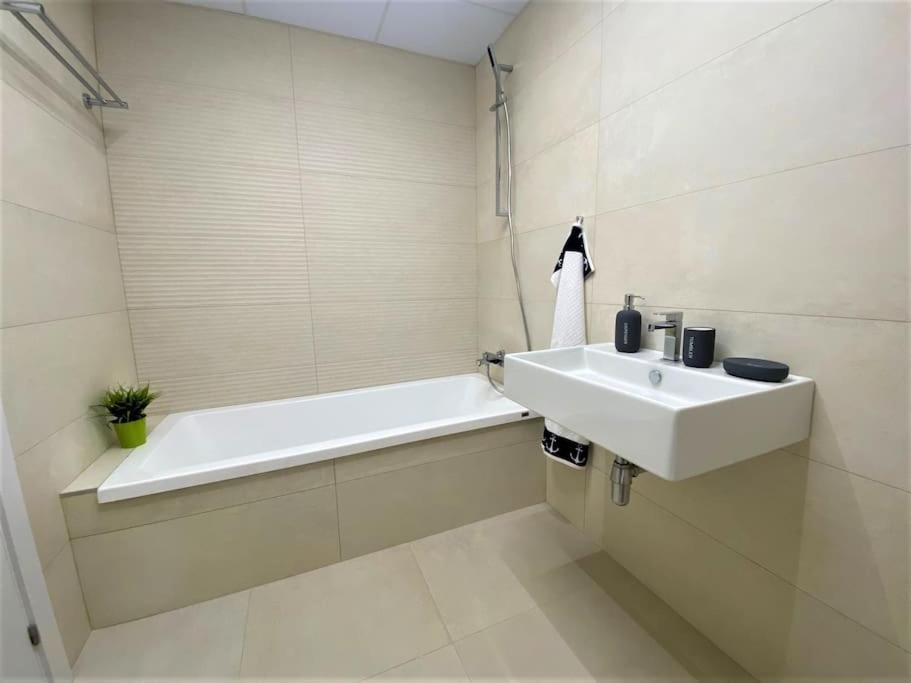 דירות סן רוקה Luxurious Penthouse With Huge Panoramic Terrace מראה חיצוני תמונה